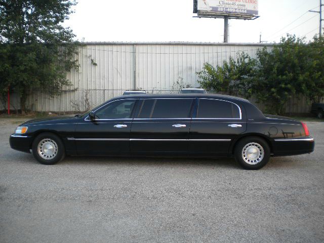 2001 Lincoln Town Car DOWN 4.9 WAC