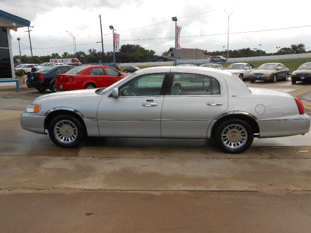 2001 Lincoln Town Car ZR-2 Extended Cab