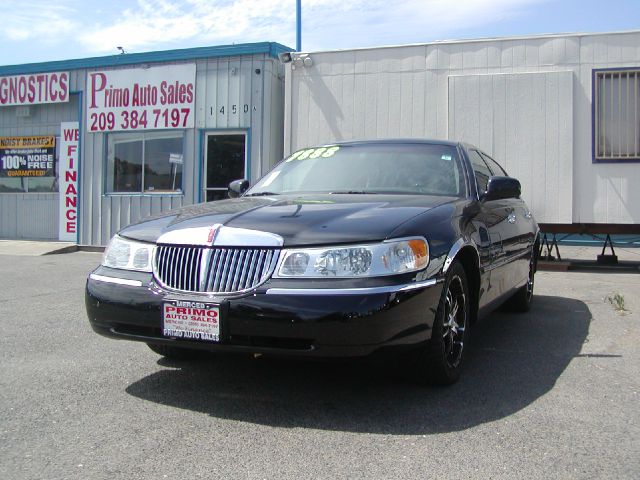 2001 Lincoln Town Car DOWN 4.9 WAC