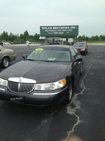 2001 Lincoln Town Car DOWN 4.9 WAC