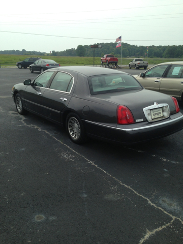 2001 Lincoln Town Car DOWN 4.9 WAC