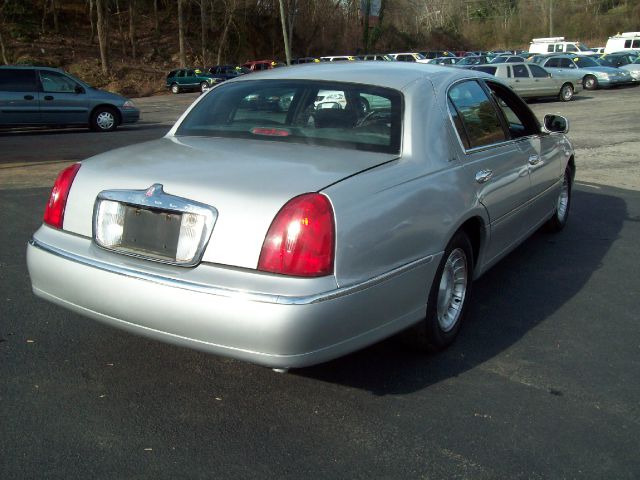 2001 Lincoln Town Car DOWN 4.9 WAC