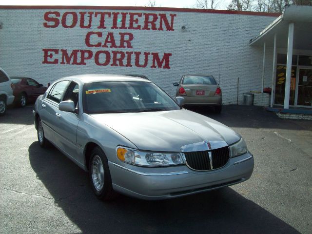2001 Lincoln Town Car DOWN 4.9 WAC