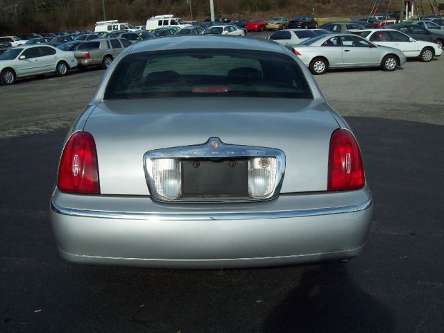 2001 Lincoln Town Car DOWN 4.9 WAC
