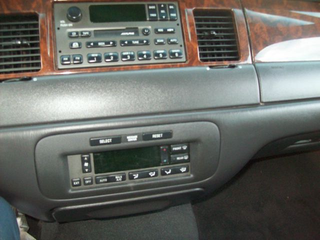 2001 Lincoln Town Car DOWN 4.9 WAC