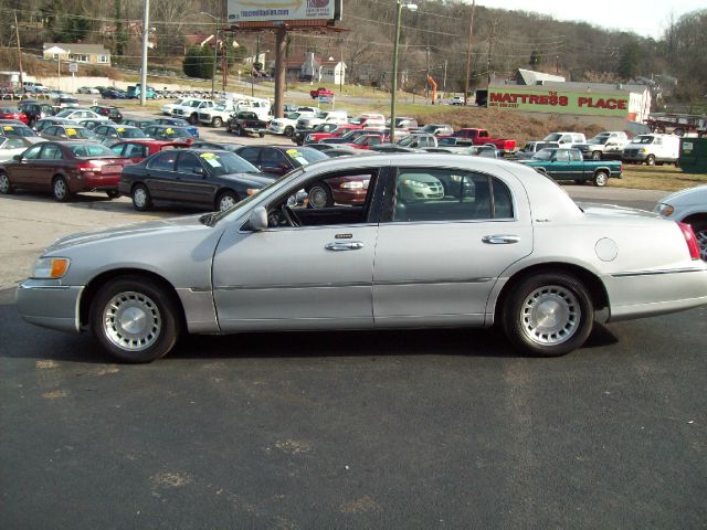 2001 Lincoln Town Car DOWN 4.9 WAC