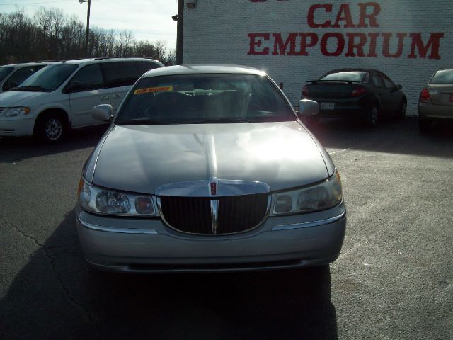 2001 Lincoln Town Car DOWN 4.9 WAC