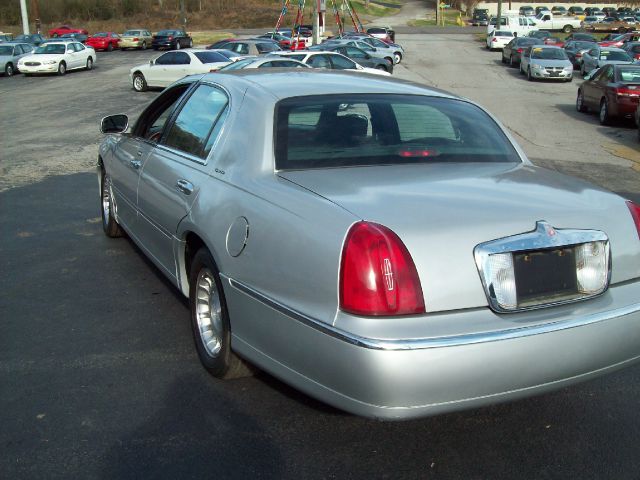 2001 Lincoln Town Car DOWN 4.9 WAC
