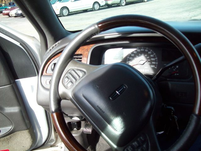 2001 Lincoln Town Car DOWN 4.9 WAC