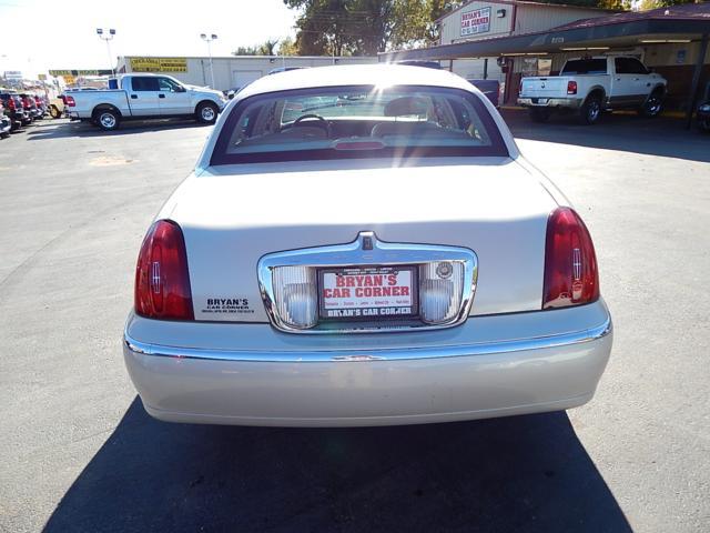 2001 Lincoln Town Car Unknown