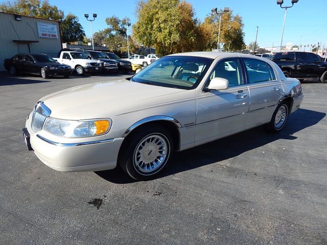 2001 Lincoln Town Car Unknown