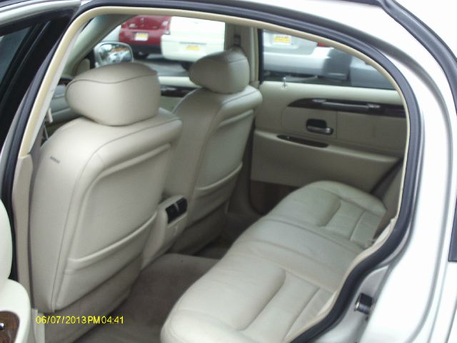 2001 Lincoln Town Car DOWN 4.9 WAC