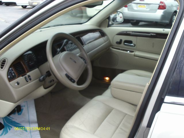 2001 Lincoln Town Car DOWN 4.9 WAC