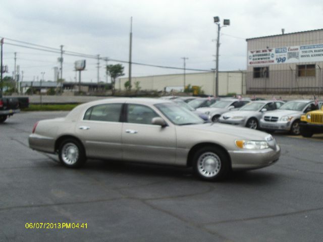 2001 Lincoln Town Car DOWN 4.9 WAC