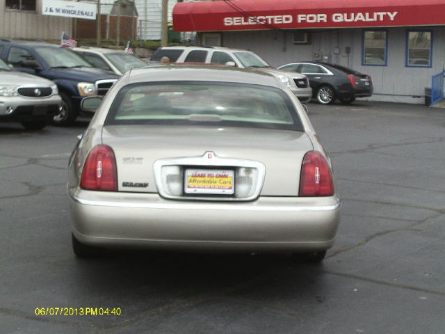2001 Lincoln Town Car DOWN 4.9 WAC