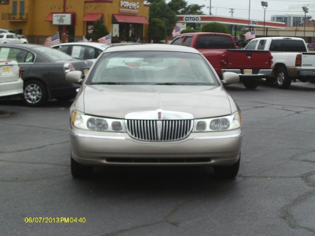 2001 Lincoln Town Car DOWN 4.9 WAC