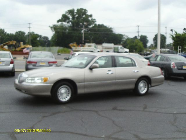 2001 Lincoln Town Car DOWN 4.9 WAC