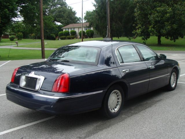 2001 Lincoln Town Car DOWN 4.9 WAC