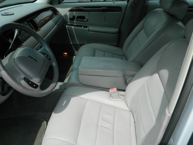 2001 Lincoln Town Car DOWN 4.9 WAC
