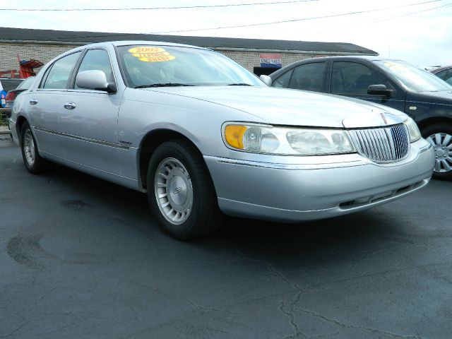 2001 Lincoln Town Car DOWN 4.9 WAC