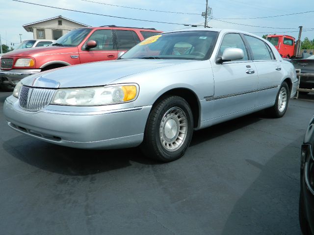 2001 Lincoln Town Car DOWN 4.9 WAC