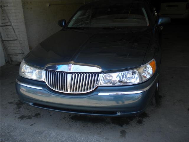 2001 Lincoln Town Car Unknown