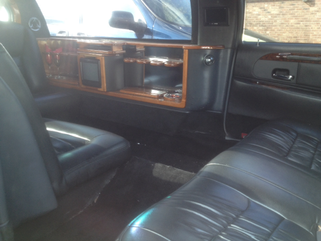 2001 Lincoln Town Car DOWN 4.9 WAC