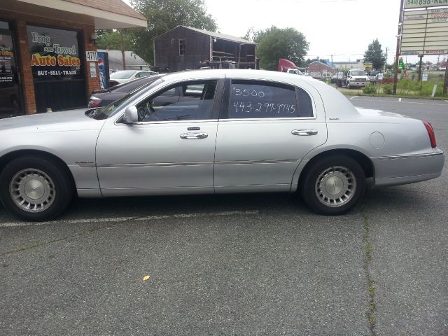 2001 Lincoln Town Car DOWN 4.9 WAC