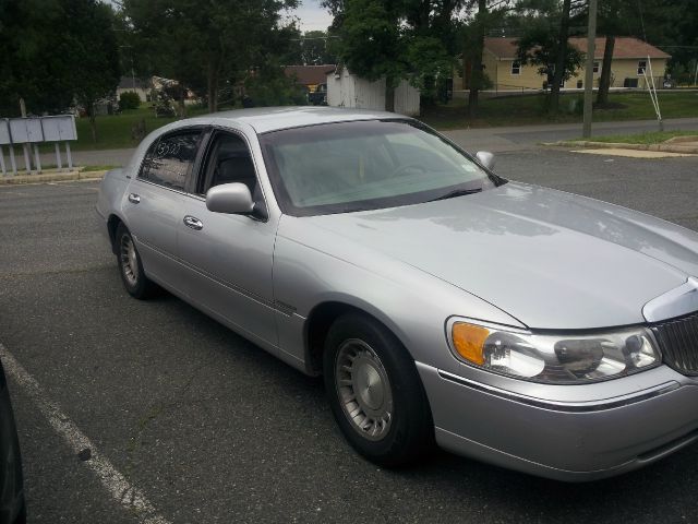 2001 Lincoln Town Car DOWN 4.9 WAC
