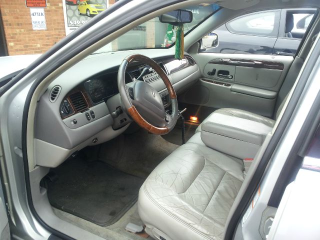 2001 Lincoln Town Car DOWN 4.9 WAC