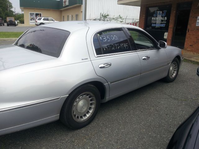 2001 Lincoln Town Car DOWN 4.9 WAC