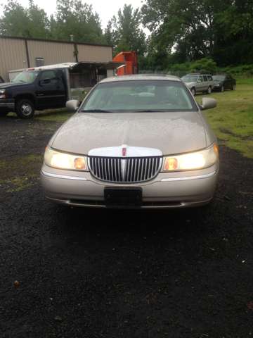 2001 Lincoln Town Car DOWN 4.9 WAC