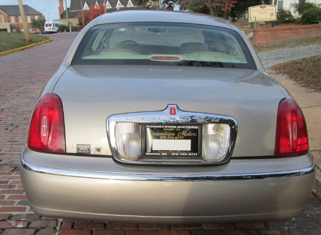 2001 Lincoln Town Car DOWN 4.9 WAC