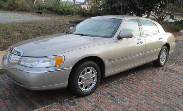 2001 Lincoln Town Car DOWN 4.9 WAC