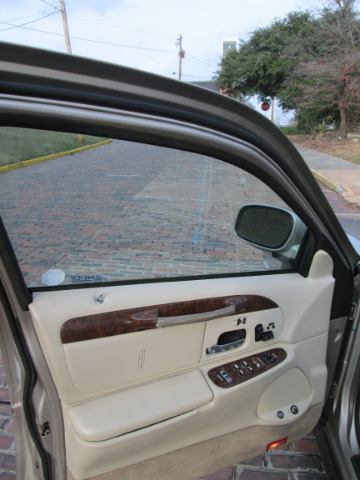 2001 Lincoln Town Car DOWN 4.9 WAC