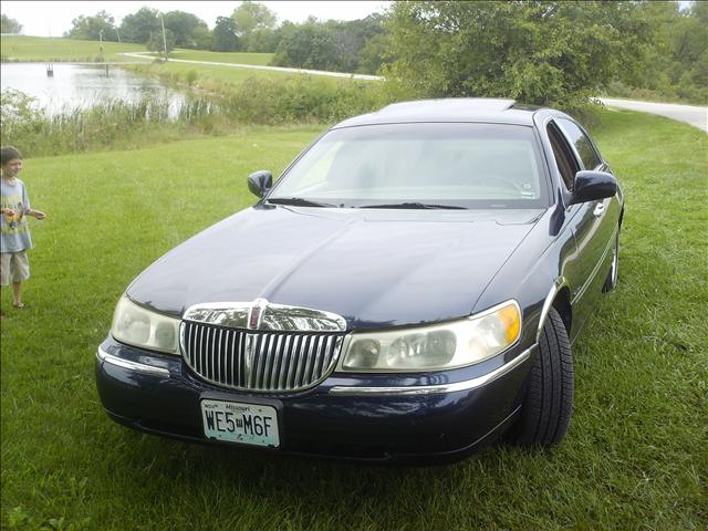 2001 Lincoln Town Car DOWN 4.9 WAC
