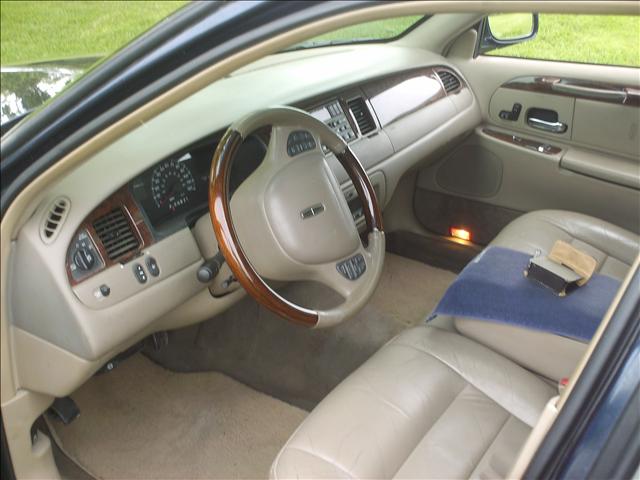2001 Lincoln Town Car DOWN 4.9 WAC