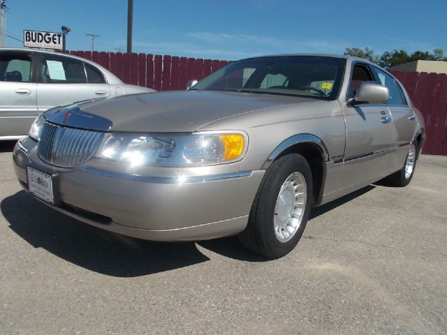 2001 Lincoln Town Car DOWN 4.9 WAC