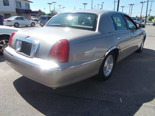 2001 Lincoln Town Car DOWN 4.9 WAC