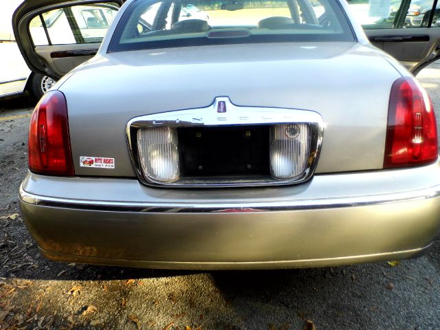 2001 Lincoln Town Car DOWN 4.9 WAC