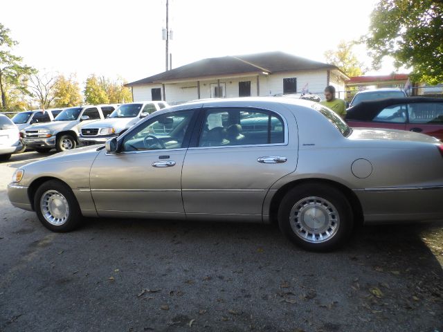 2001 Lincoln Town Car DOWN 4.9 WAC