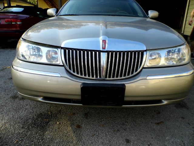 2001 Lincoln Town Car DOWN 4.9 WAC