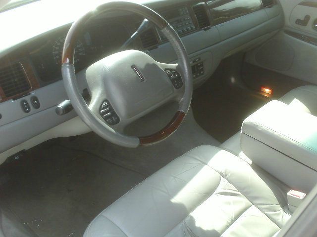 2001 Lincoln Town Car DOWN 4.9 WAC