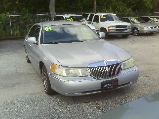 2001 Lincoln Town Car DOWN 4.9 WAC