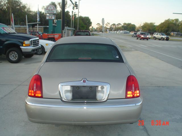 2001 Lincoln Town Car DOWN 4.9 WAC