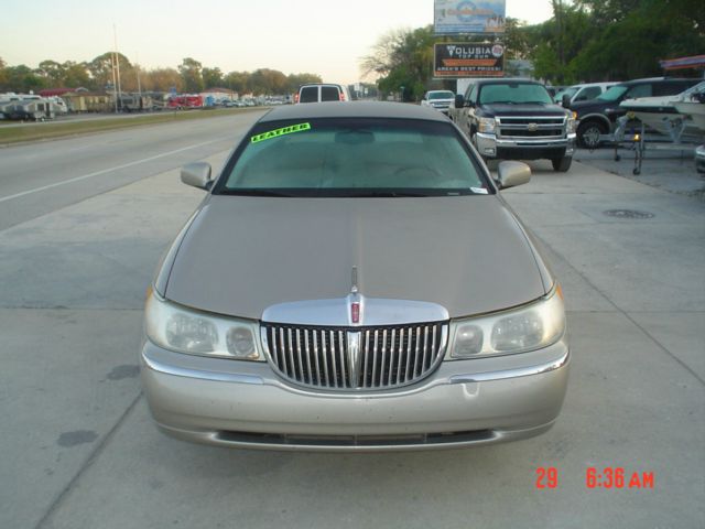 2001 Lincoln Town Car DOWN 4.9 WAC