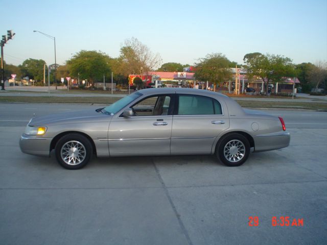 2001 Lincoln Town Car DOWN 4.9 WAC