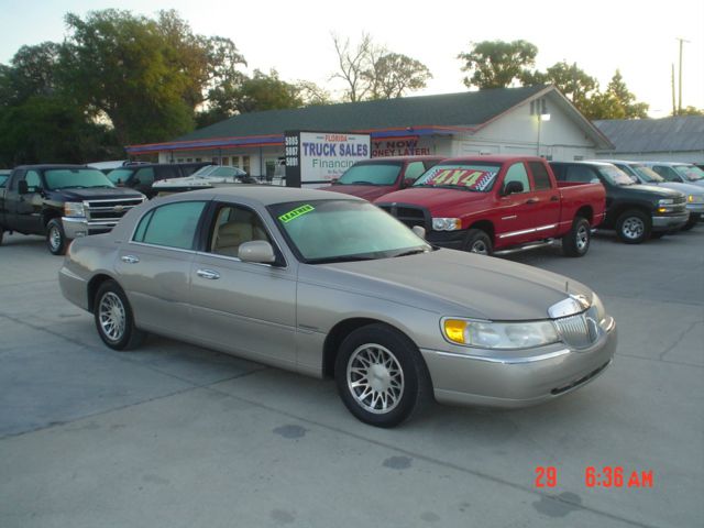 2001 Lincoln Town Car DOWN 4.9 WAC