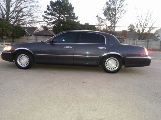 2001 Lincoln Town Car DOWN 4.9 WAC