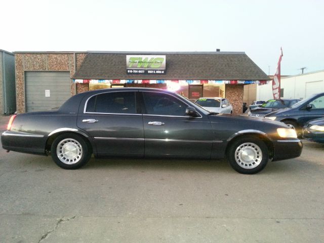 2001 Lincoln Town Car DOWN 4.9 WAC